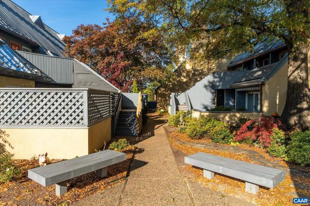 301 2nd St NW Apt C, Charlottesville, VA 22902