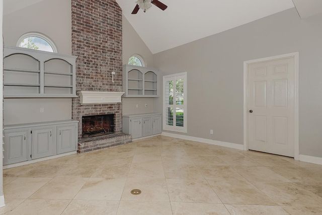 2 Silverstrand Place, The Woodlands, TX 77381