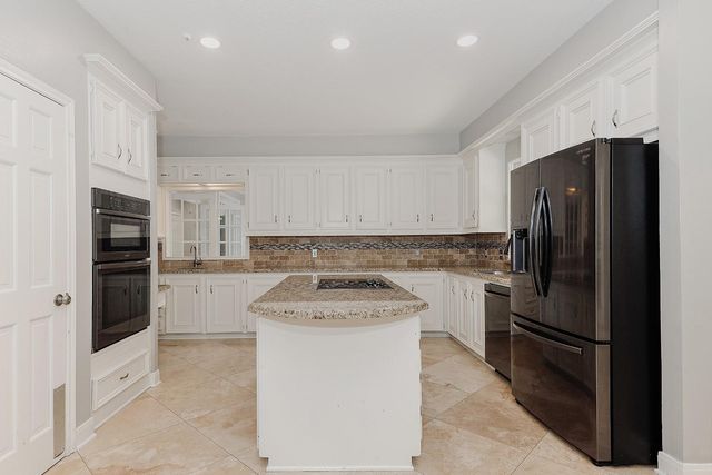 2 Silverstrand Place, The Woodlands, TX 77381