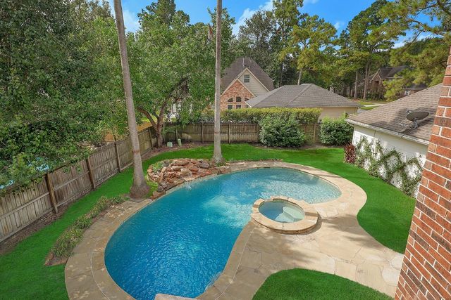 2 Silverstrand Place, The Woodlands, TX 77381