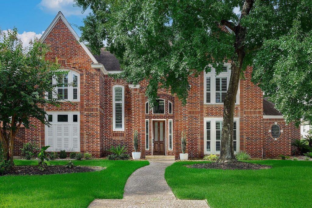 2 Silverstrand Place, The Woodlands, TX 77381