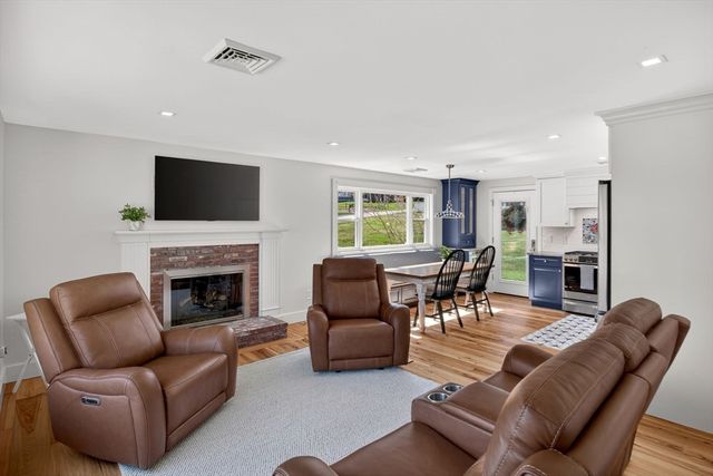 28 Chipman Rd, Sandwich, MA 02563