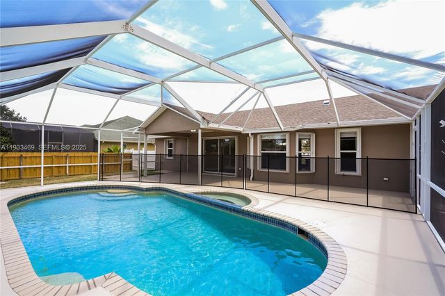 667 SW Seagull Ter, Port St. Lucie, FL 34953