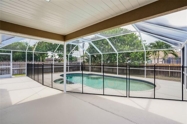 667 SW Seagull Ter, Port St. Lucie, FL 34953