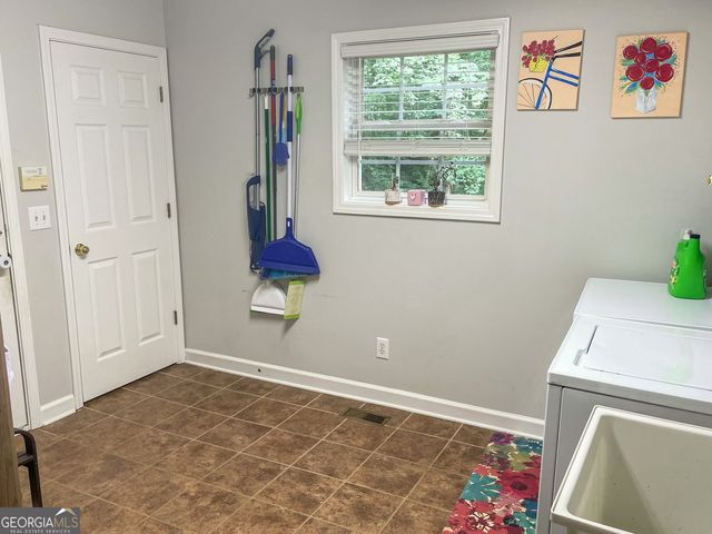 1609 White Oak Drive, Winder, GA 30680