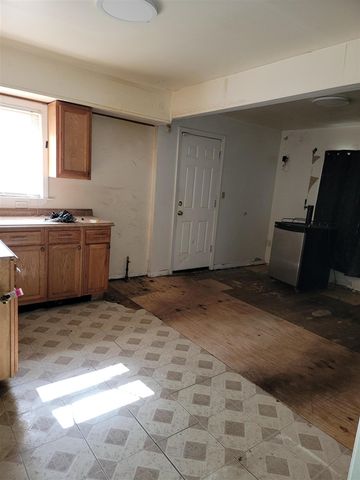 5220 University Place, Detroit, MI 48224