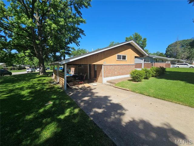 9731 Lanier Drive, St Louis, MO 63136