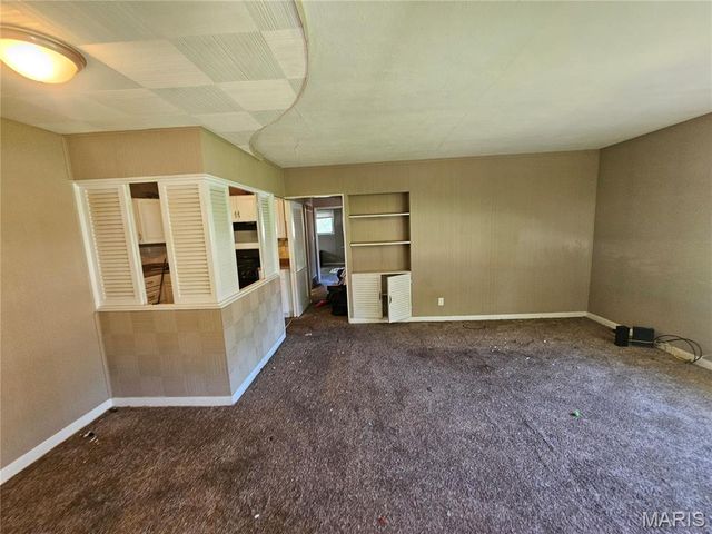 9731 Lanier Drive, St Louis, MO 63136