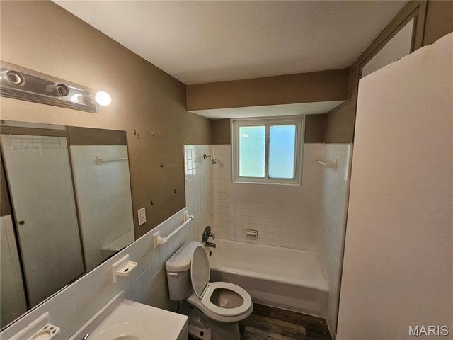 9731 Lanier Drive, St Louis, MO 63136
