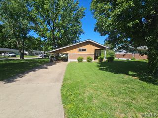 9731 Lanier Drive, St Louis, MO 63136
