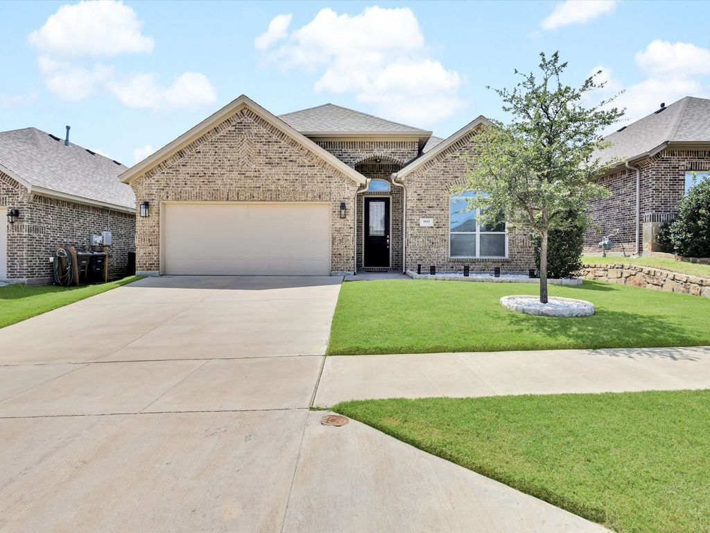 5933 Dunnlevy Drive, Fort Worth, TX 76179