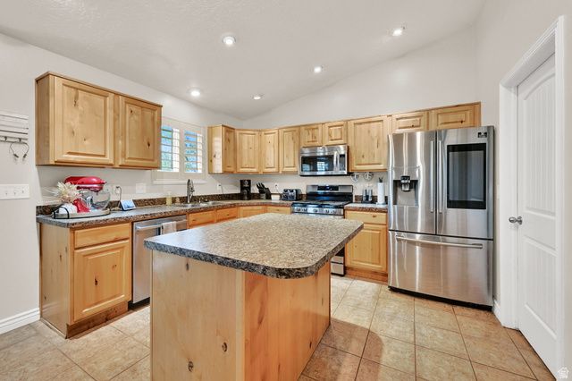3439 W 2400 S, Syracuse, UT 84075
