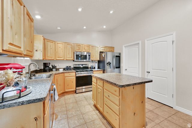 3439 W 2400 S, Syracuse, UT 84075