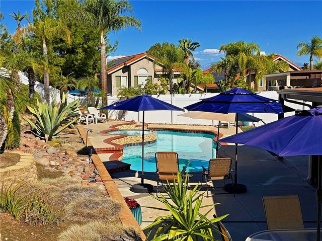 2400 Pepperwood, Corona, CA 92882