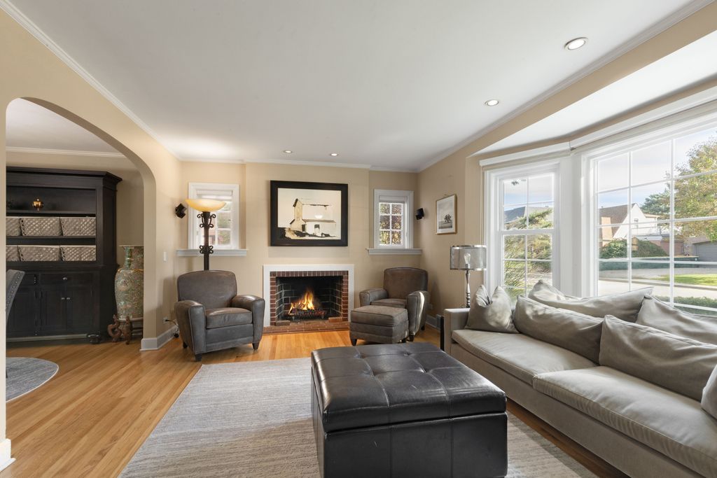 6836 N Kenton Avenue, Lincolnwood, IL 60712 — photo 3