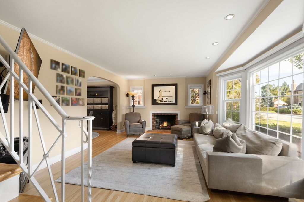 6836 N Kenton Avenue, Lincolnwood, IL 60712 — photo 4