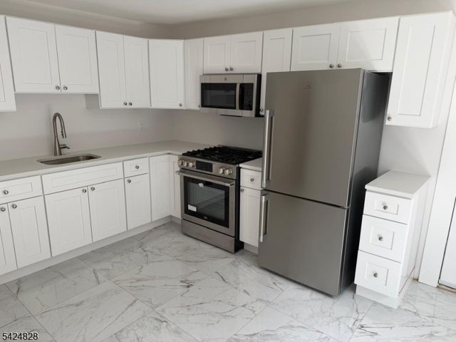 91 Belmont Ave 2, Jersey City, NJ 07304