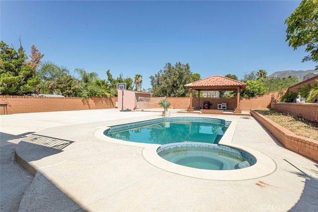 13889 Nurmi, Sylmar, CA 91342