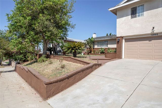13889 Nurmi, Sylmar, CA 91342