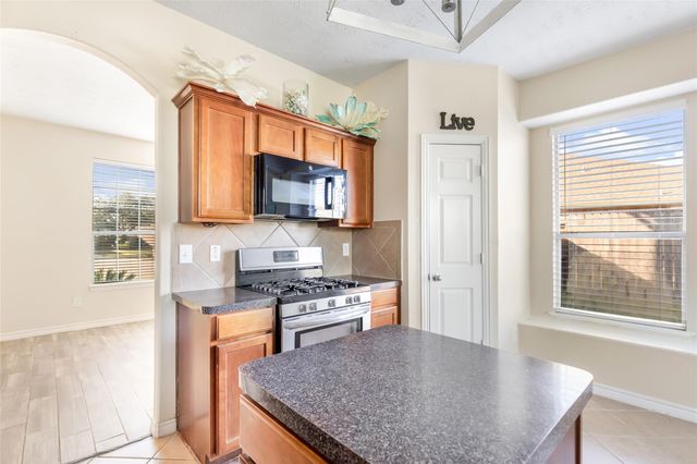 1860 Redwood Lane, Dayton, TX 77535