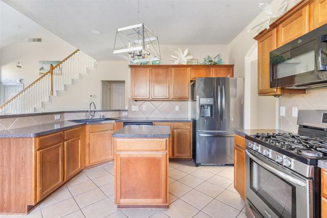 1860 Redwood Lane, Dayton, TX 77535