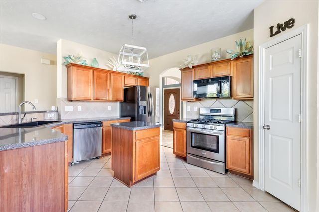 1860 Redwood Lane, Dayton, TX 77535