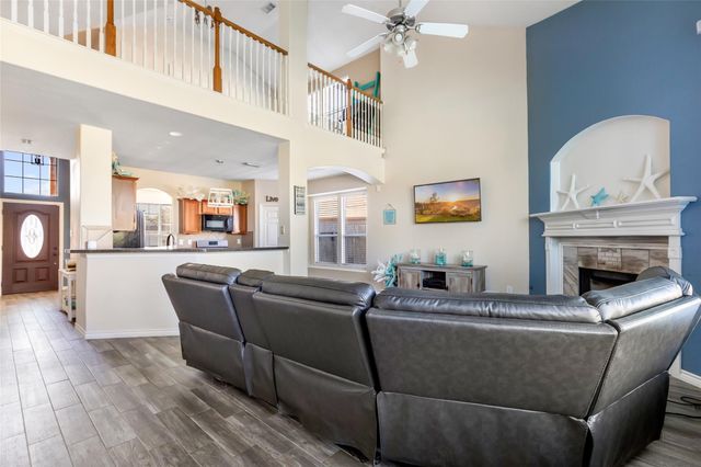 1860 Redwood Lane, Dayton, TX 77535