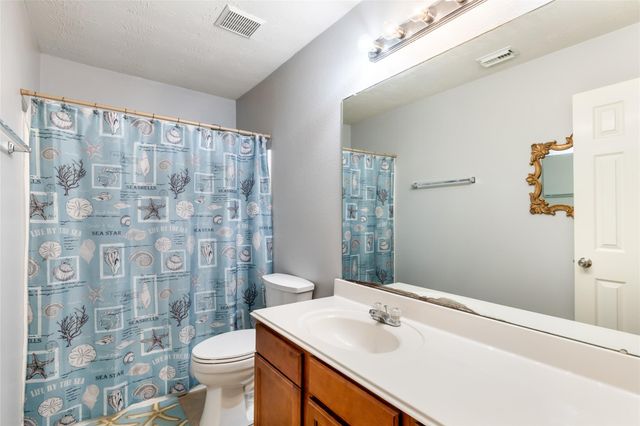 1860 Redwood Lane, Dayton, TX 77535