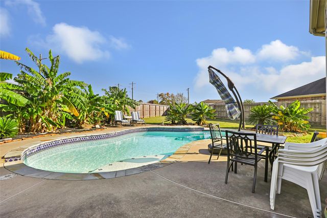 1860 Redwood Lane, Dayton, TX 77535