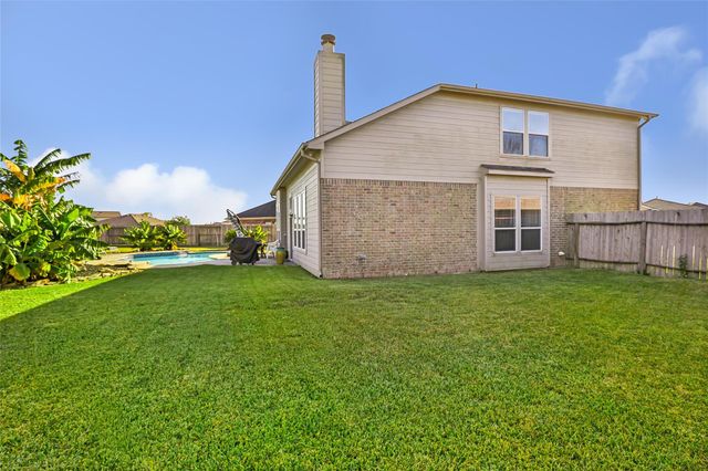 1860 Redwood Lane, Dayton, TX 77535