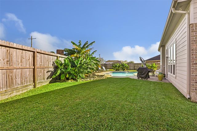 1860 Redwood Lane, Dayton, TX 77535