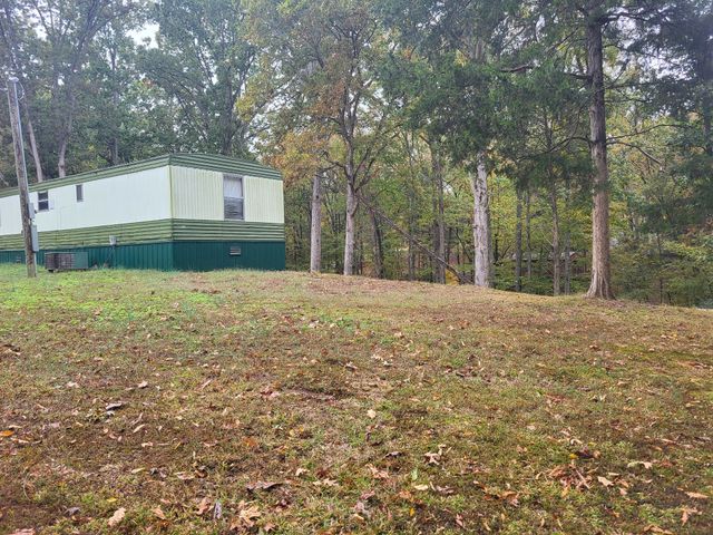 60 White Oak Dr, Big Sandy, TN 38221