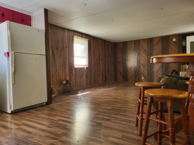 60 White Oak Dr, Big Sandy, TN 38221