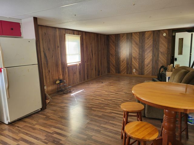 60 White Oak Dr, Big Sandy, TN 38221