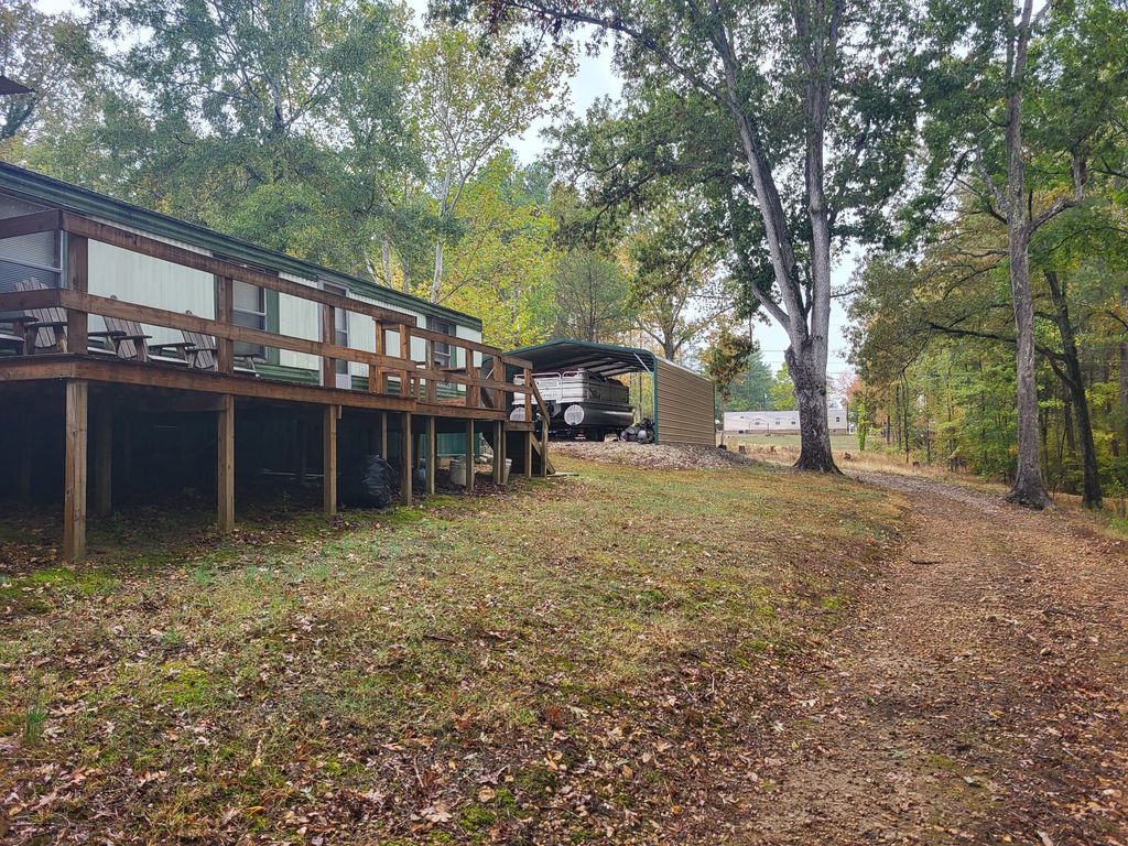 60 White Oak Dr, Big Sandy, TN 38221