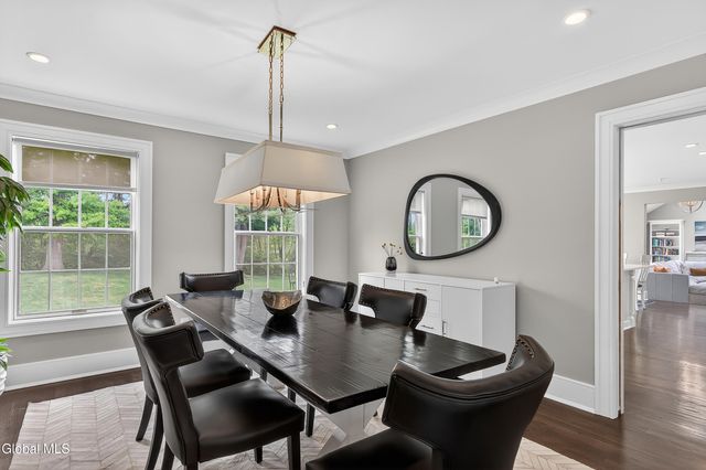 9 Owasco Court, Niskayuna, NY 12309