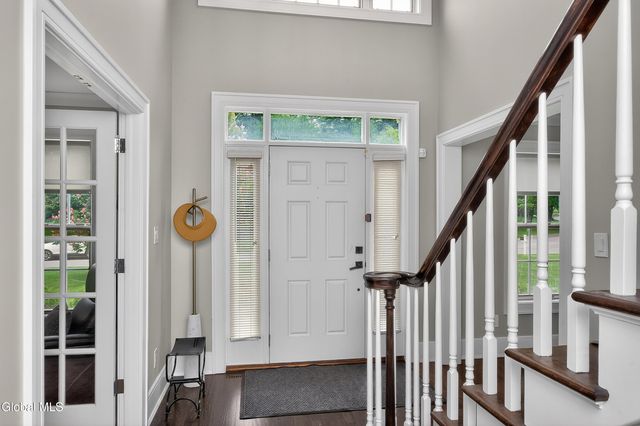 9 Owasco Court, Niskayuna, NY 12309