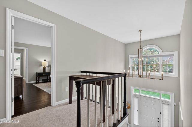 9 Owasco Court, Niskayuna, NY 12309