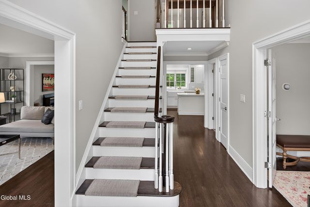 9 Owasco Court, Niskayuna, NY 12309