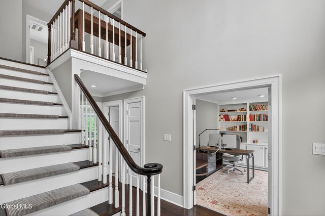 9 Owasco Court, Niskayuna, NY 12309