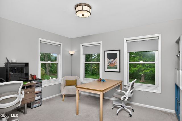 9 Owasco Court, Niskayuna, NY 12309