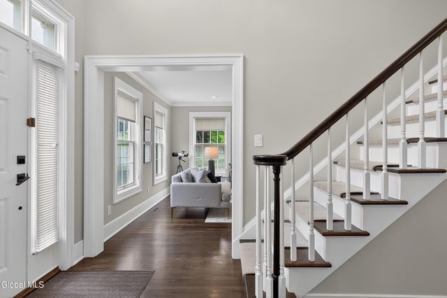 9 Owasco Court, Niskayuna, NY 12309