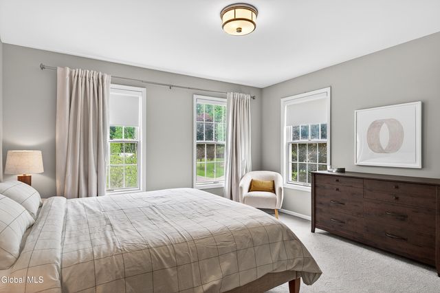 9 Owasco Court, Niskayuna, NY 12309
