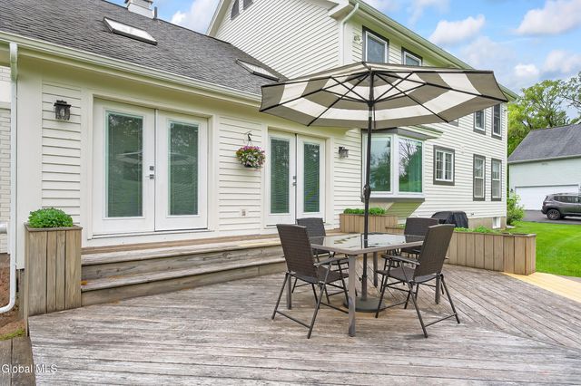 9 Owasco Court, Niskayuna, NY 12309