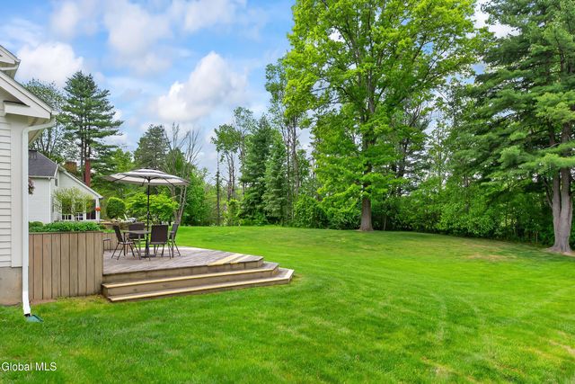 9 Owasco Court, Niskayuna, NY 12309