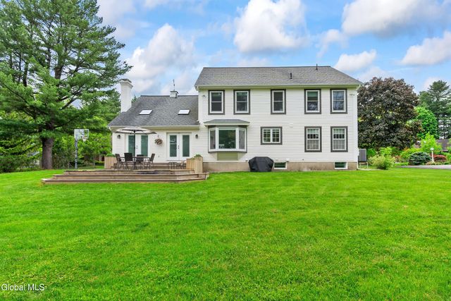 9 Owasco Court, Niskayuna, NY 12309