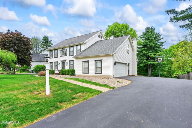 9 Owasco Court, Niskayuna, NY 12309
