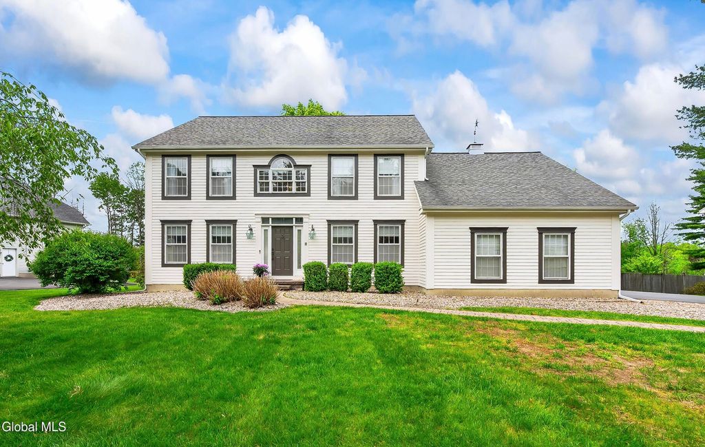 9 Owasco Court, Niskayuna, NY 12309