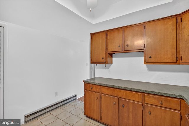 452 LONGFELLOW DR, Lancaster, PA 17602