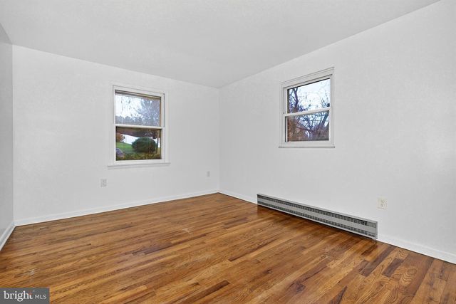 452 LONGFELLOW DR, Lancaster, PA 17602